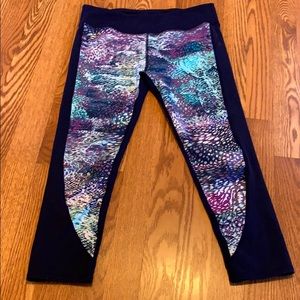 Fabletics size S CAPRIS LIKE NEW.